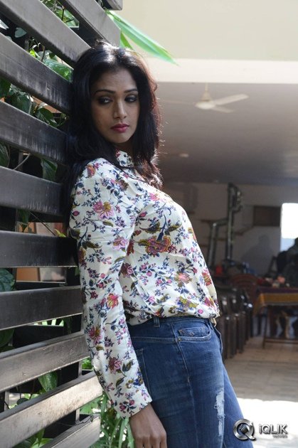 Ramya-at-Loafer-Movie-Thank-You-Meet